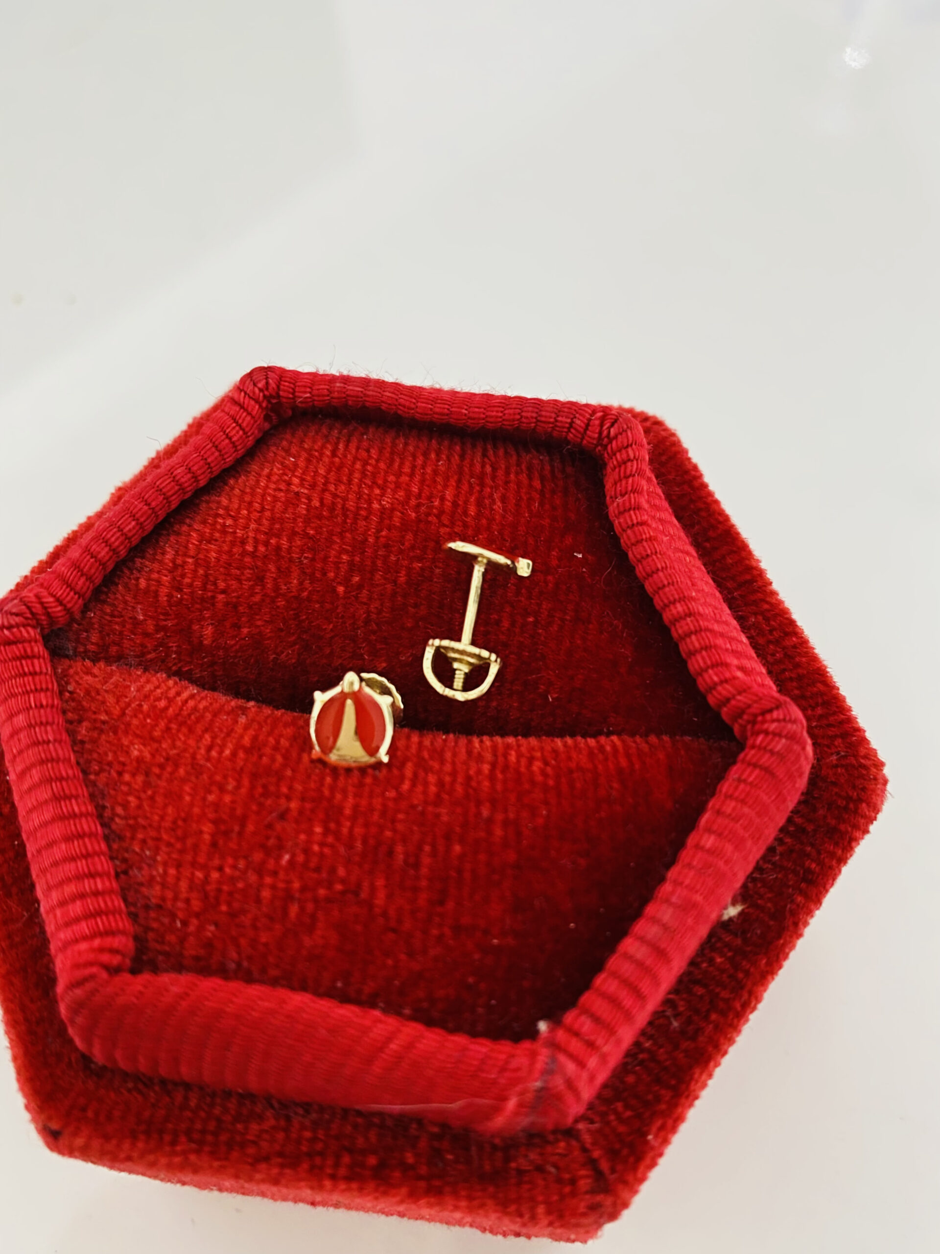 14k Gold screw earrings SCB1z