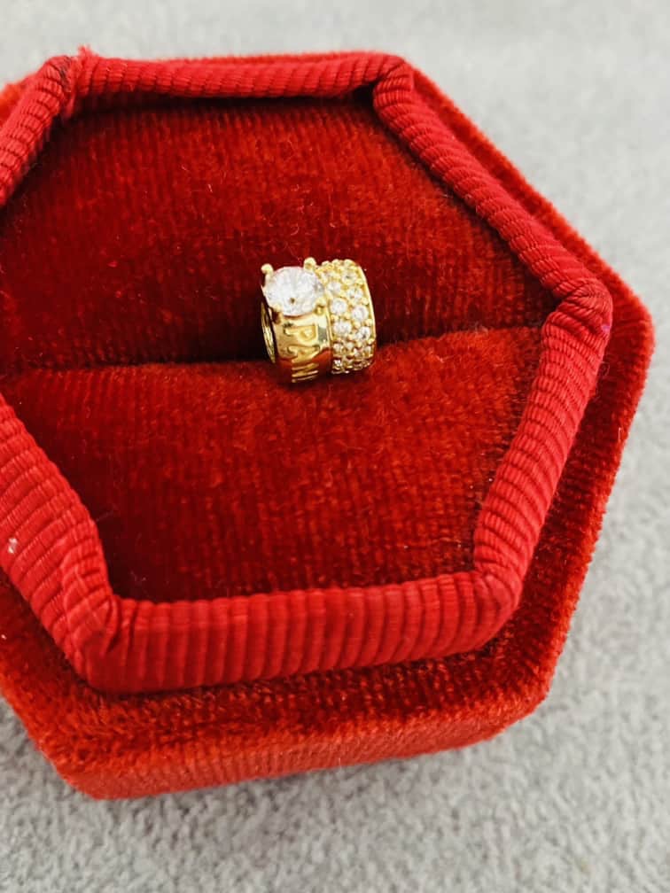 14k gold bracelet pendant with white stones IAN8