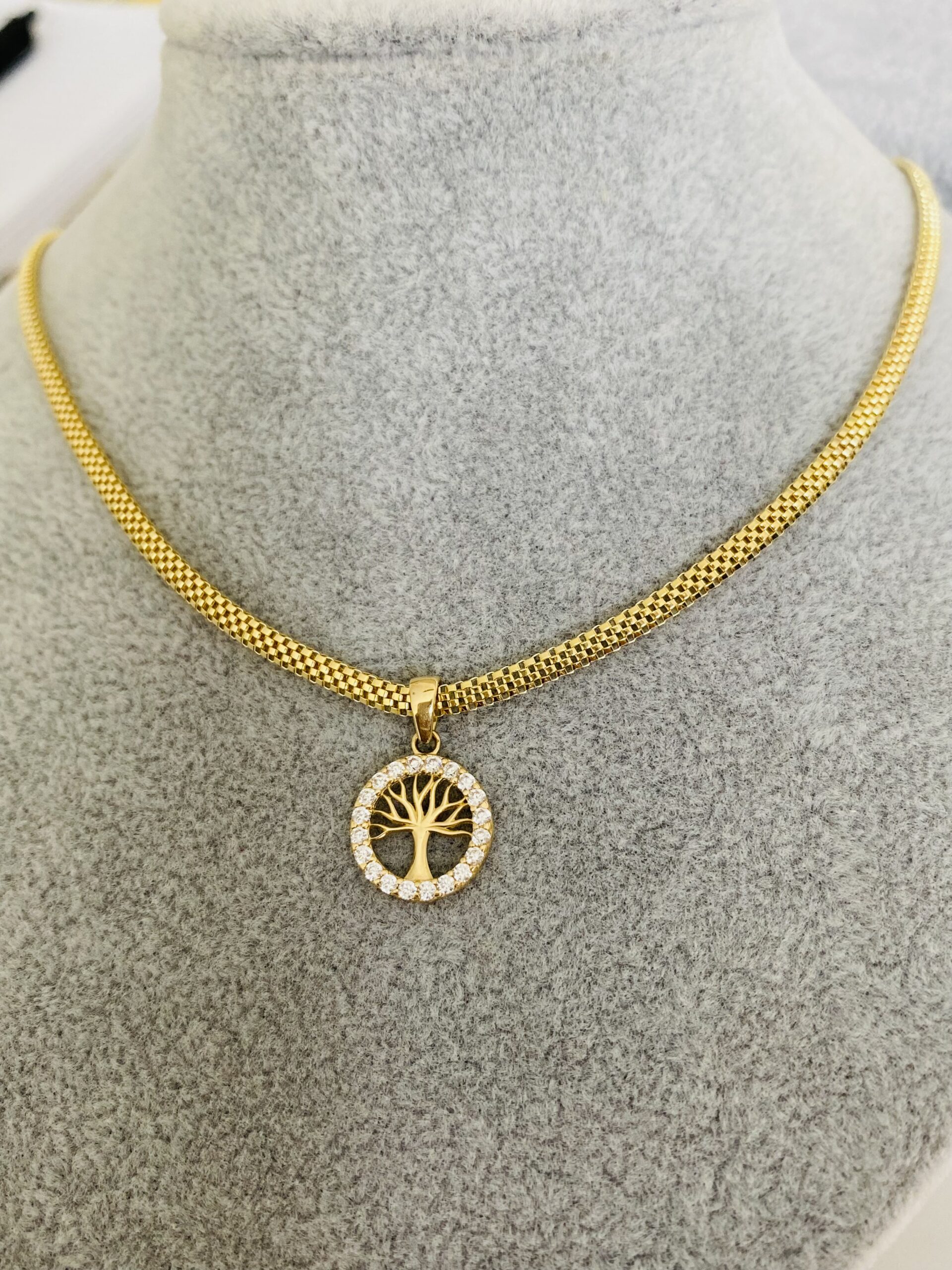 STUNNING 14k gold necklace SEE14