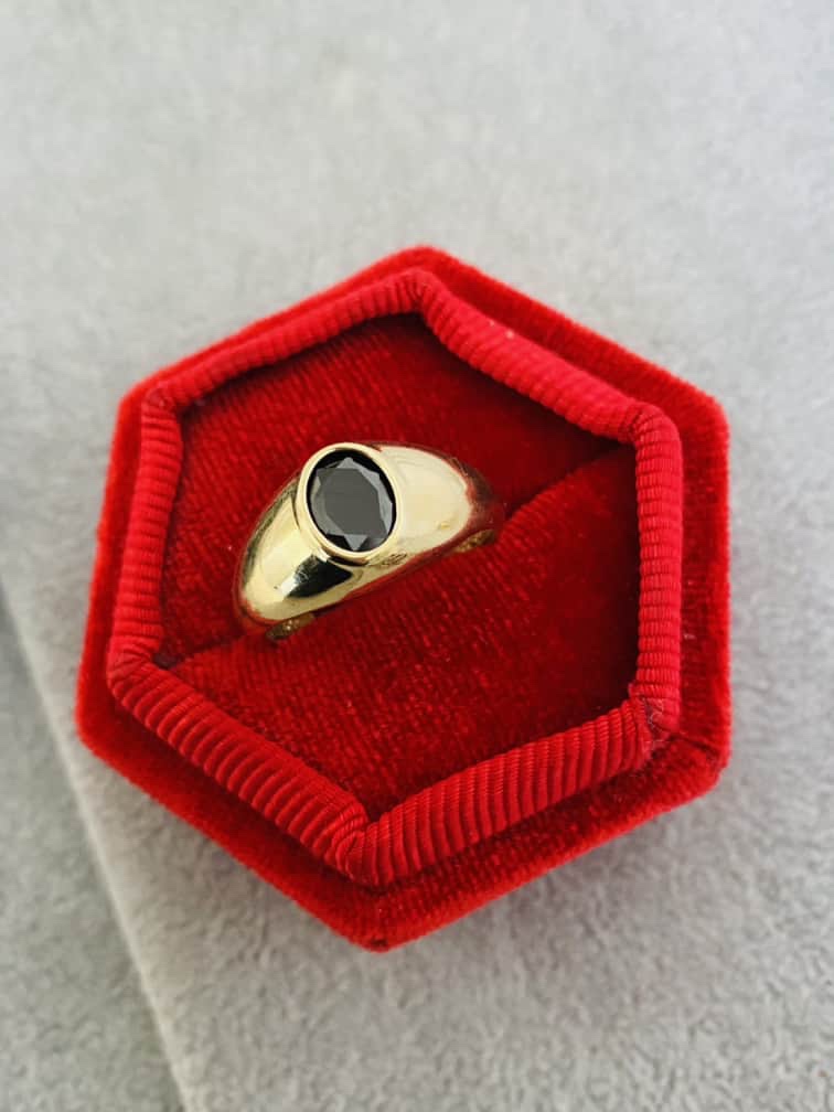 14k gold ring size 23/63/V with black stone
