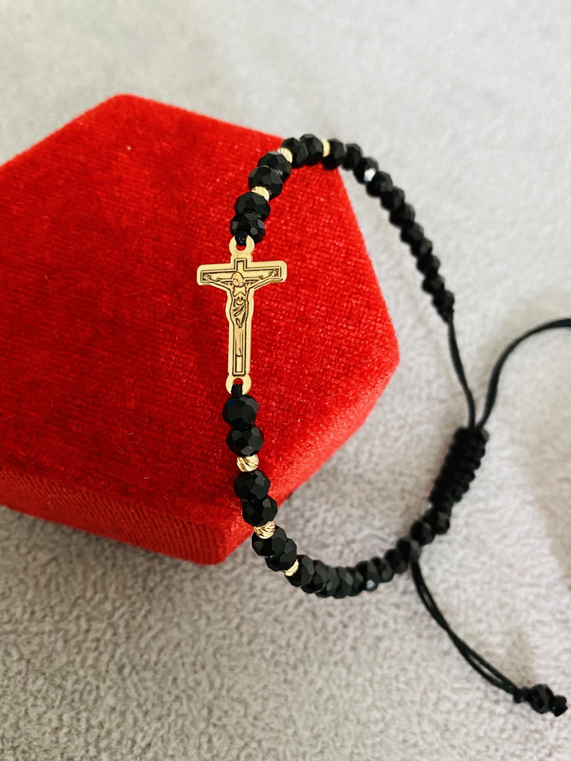 14k Gold black string bracelet KEM14