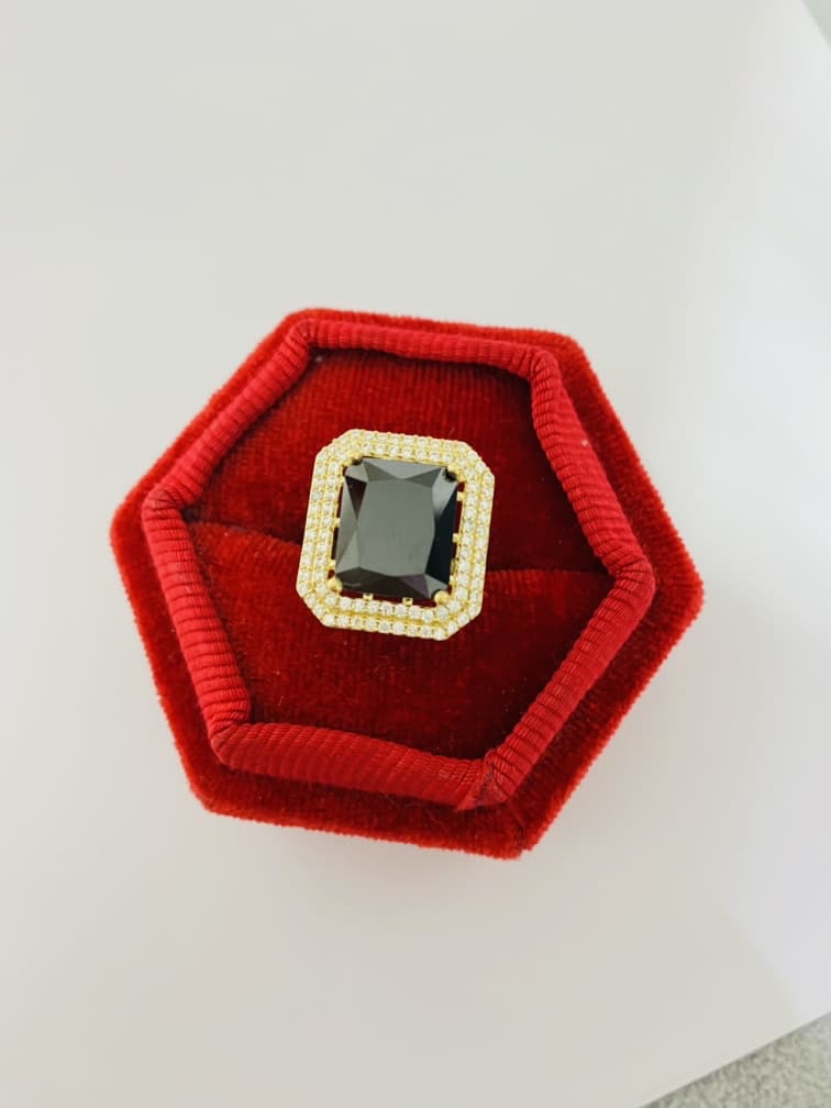 14k gold NEW MODEL ring with black stone on size 9/49