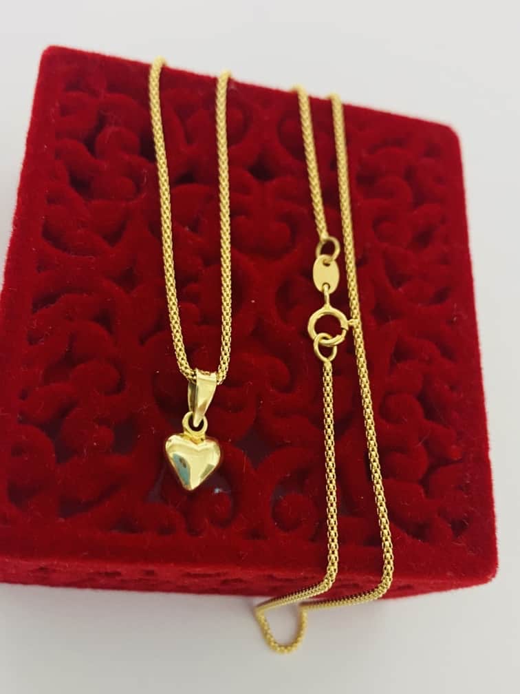 Italy 14k gold chain and pendant 24-It-23