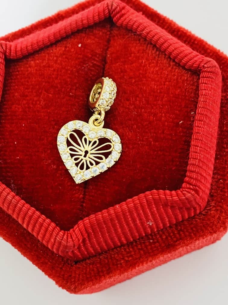 14k Gold Bracelet Pendant 01Jan005