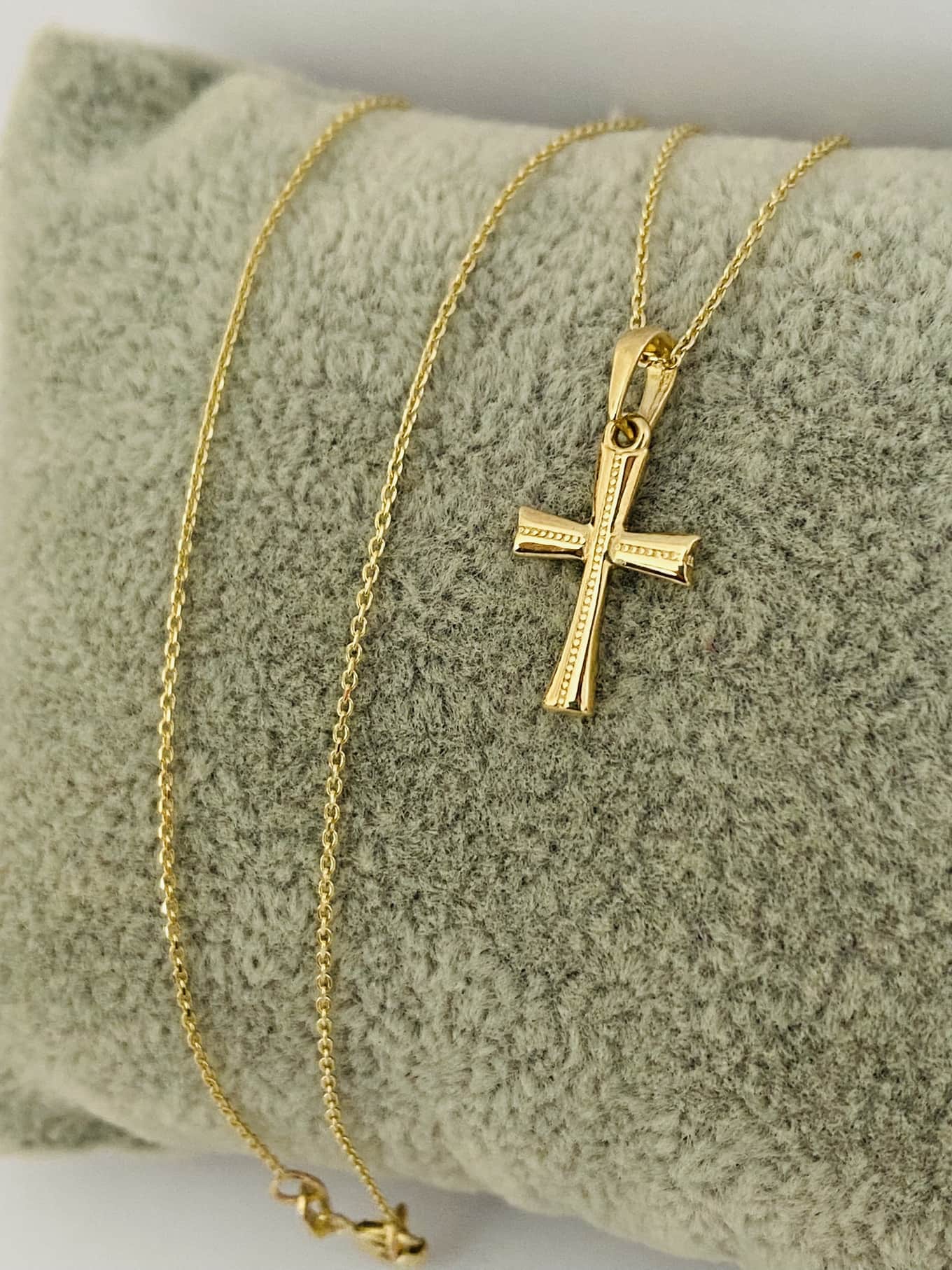 14k gold chain and pendant Ma25050