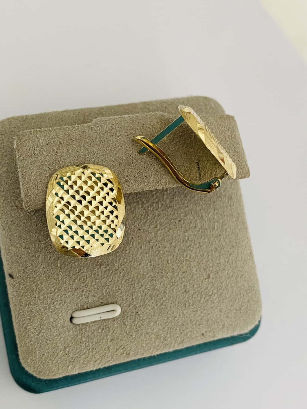 14k gold earrings 25Mayn03