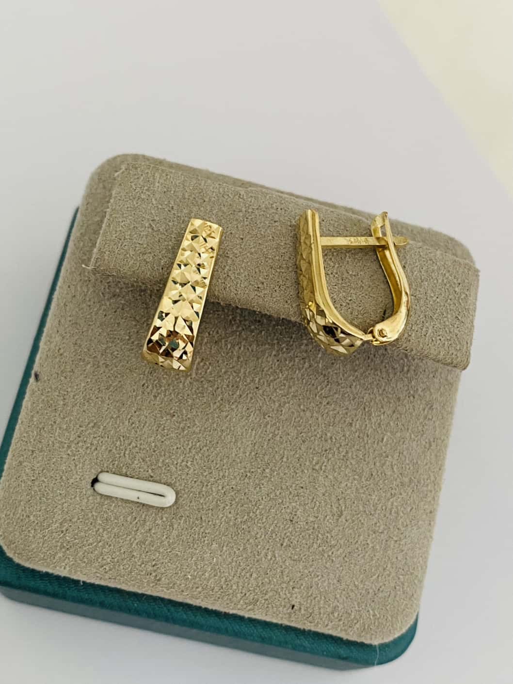 14k gold earrings 25Mayn07
