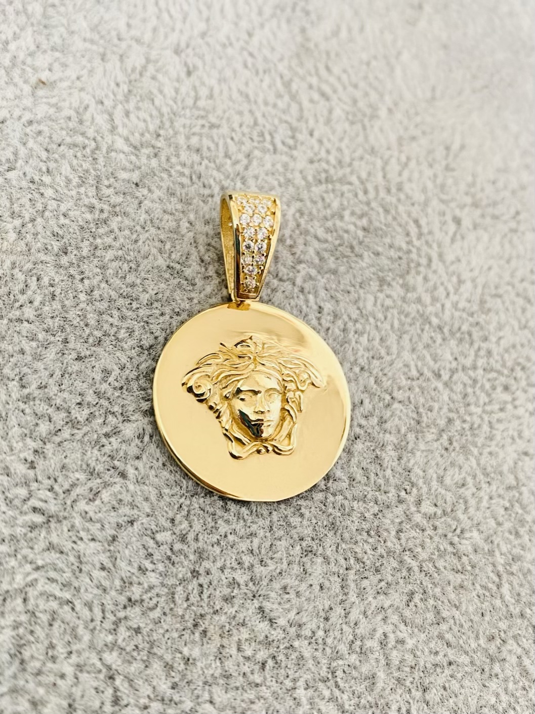 14k gold Medusa pendant L3cm D:2cm