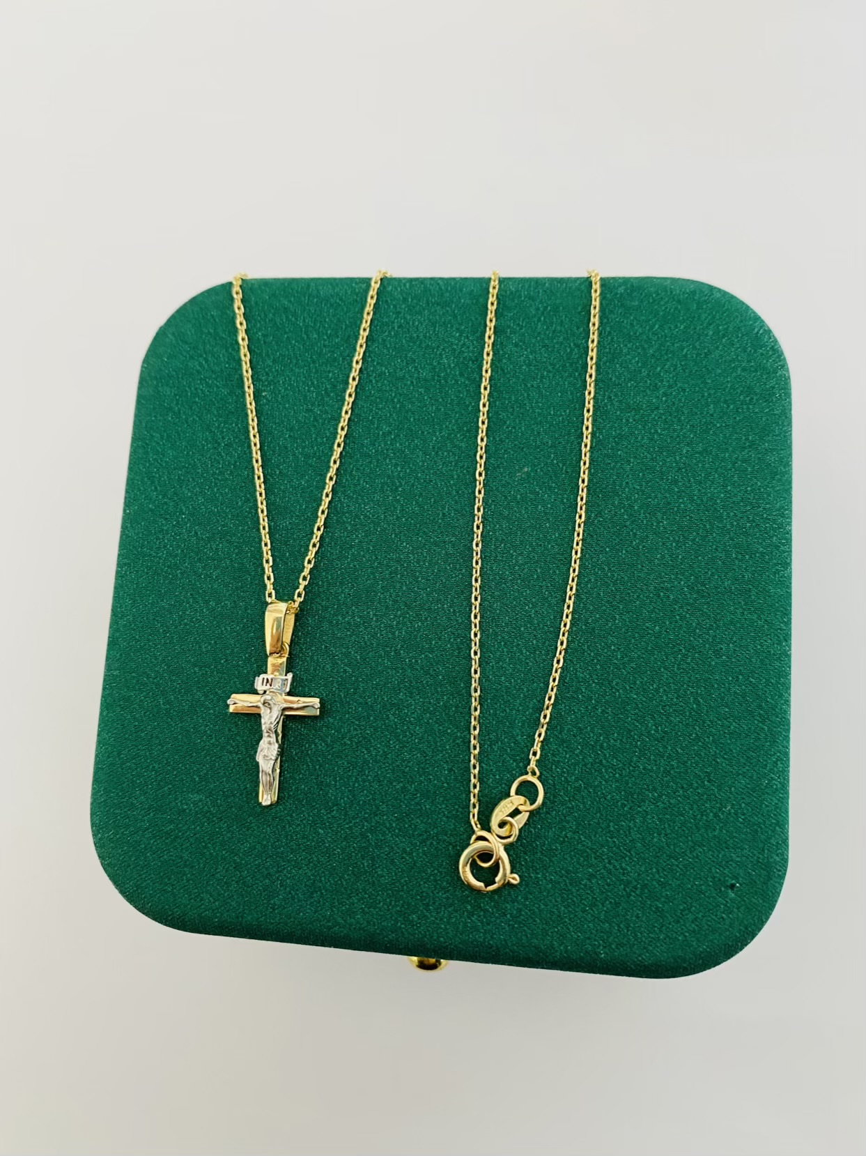 14k gold Chain and Pendant 25GUST4