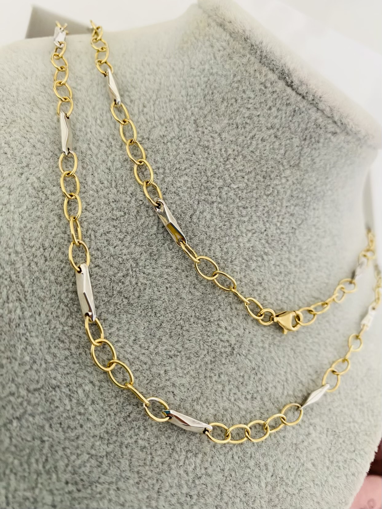 14k gold Chain and Pendant 25GUST58