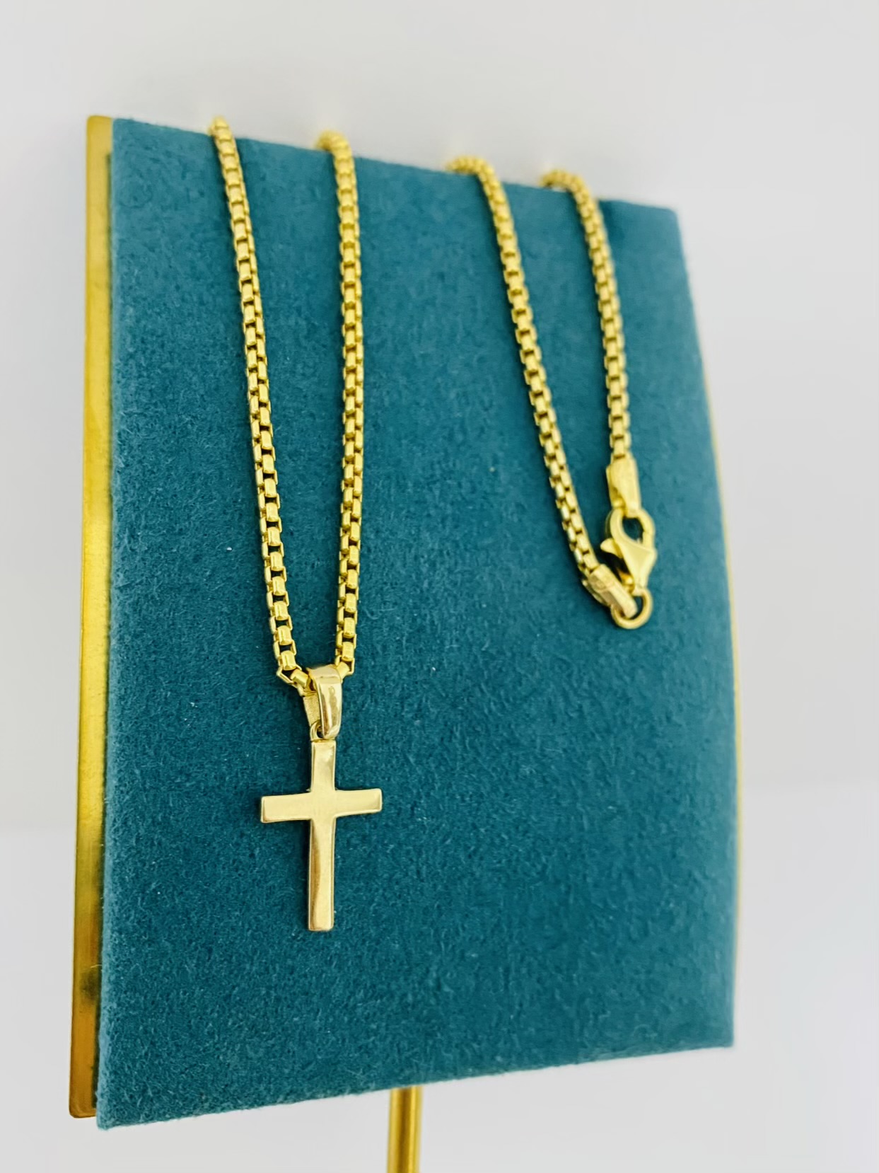 14k gold Chain and Pendant 25OLD004