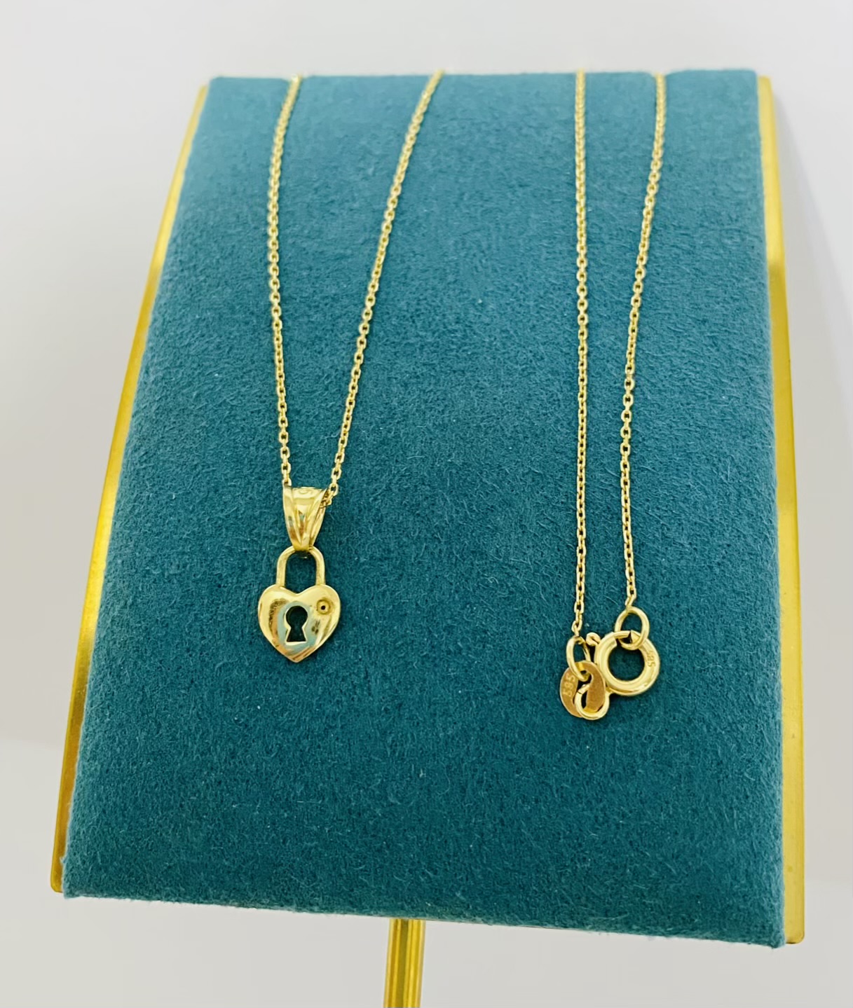 14k gold Chain and Pendant 25OLD008