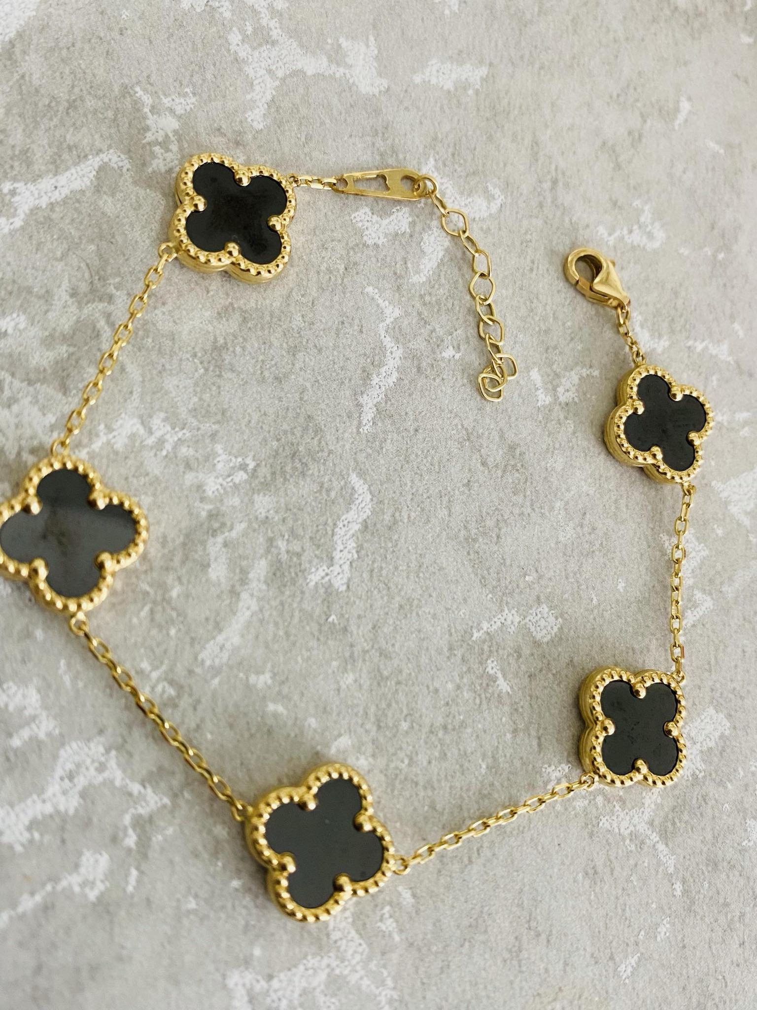Stunning 5Cloves black q14k gold bracelet