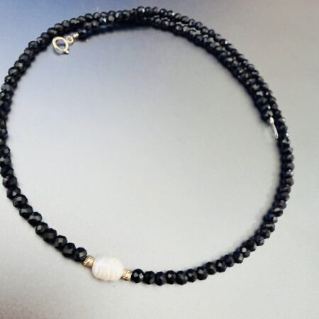 14k gold 2 x 2.5mm and middle large freshwater pearls 36.5cm