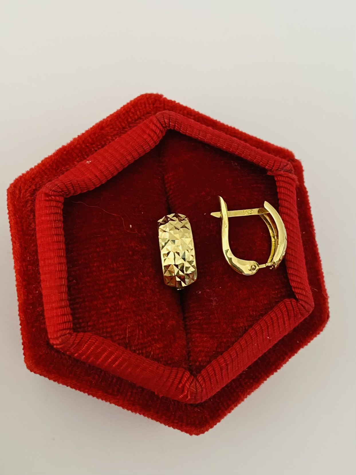 14k gold Earrings 25NOV56