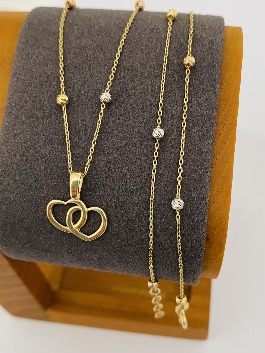 Fine 14k gold chain and pendant 26MAY841