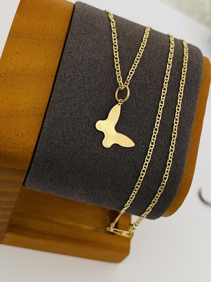 Fine 14k gold chain and pendant 26MAY844