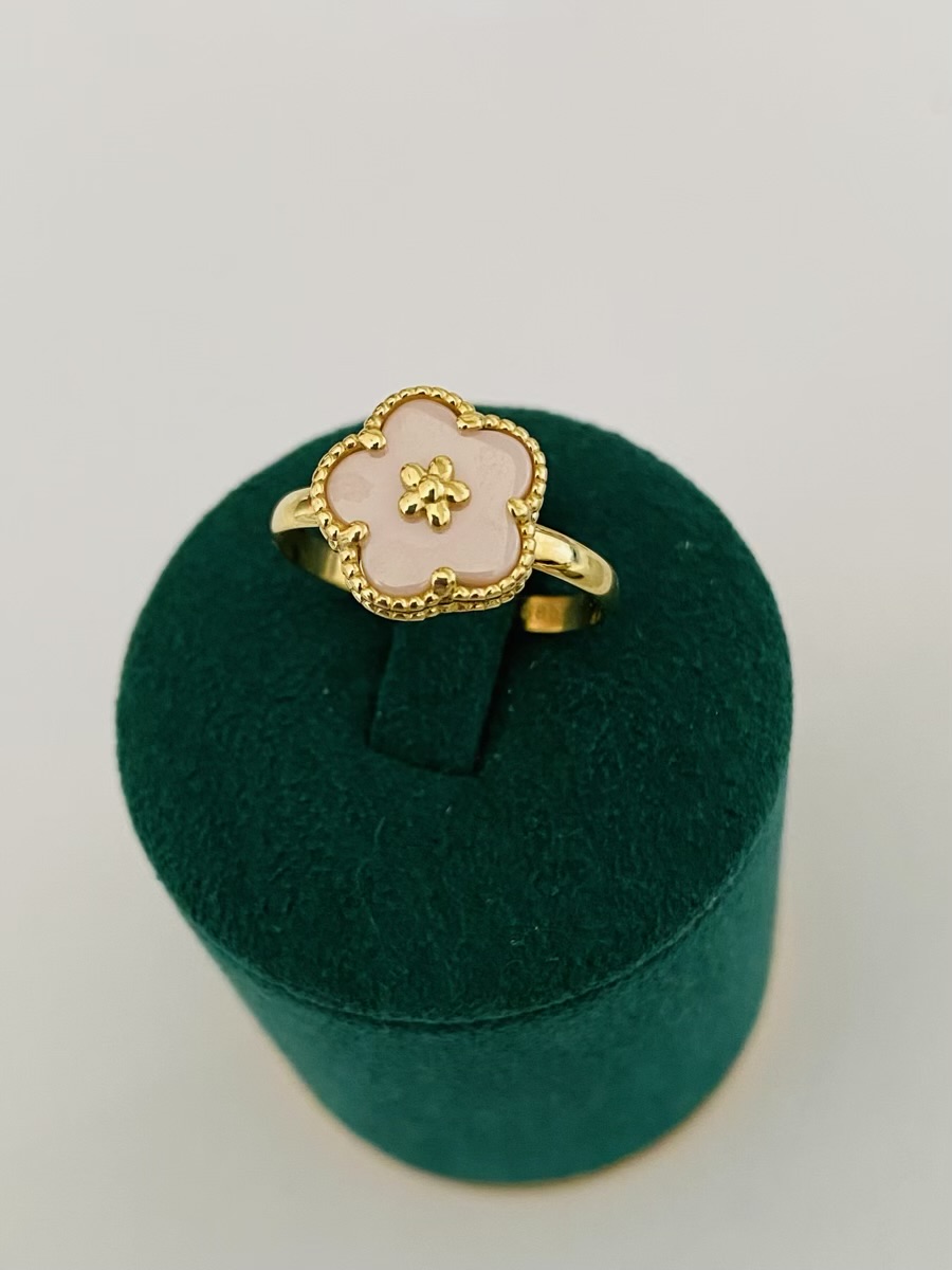 14k gold Ring 26-JN7 size 17/57/Q