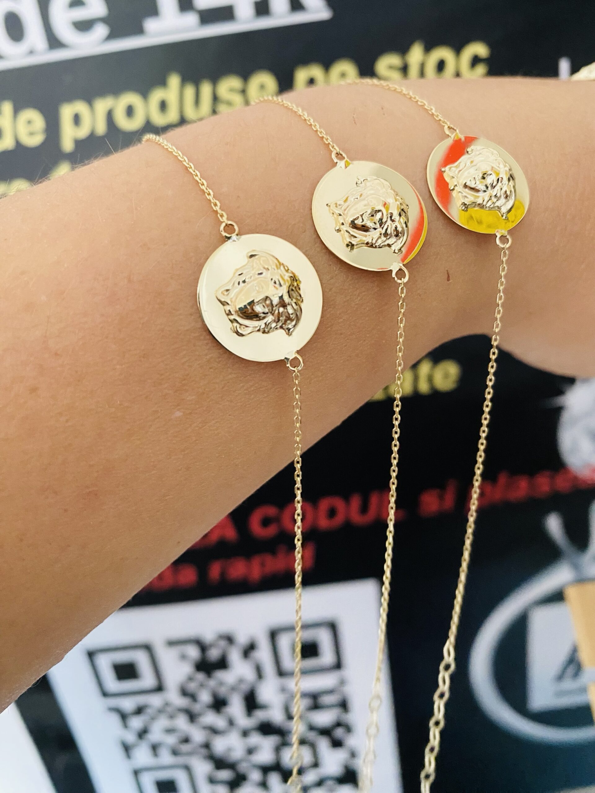 14k gold 15mm round Medusa pendant bracelet - Image 2